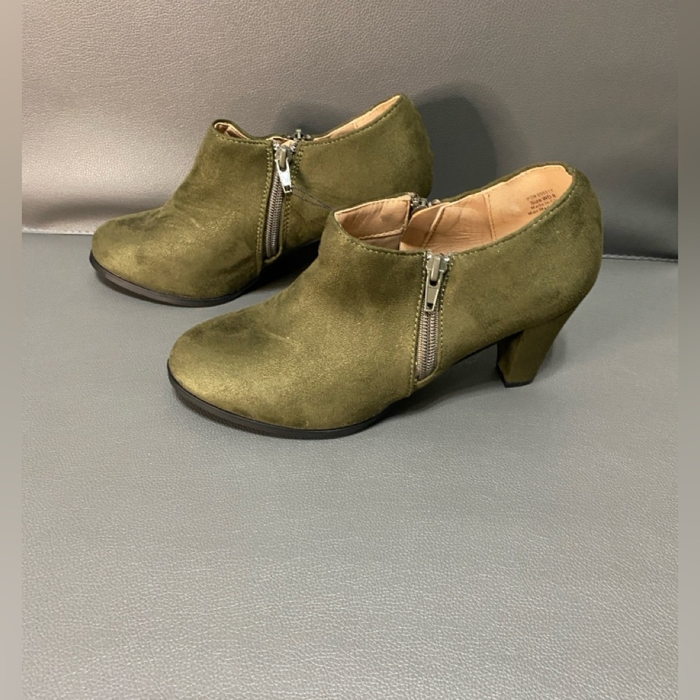 NWT JOURNEE COLLECTION Olive Green Ankle Booties - Picture 2 of 5